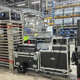 Eventtechnik im Hinterggrund einer Tagung